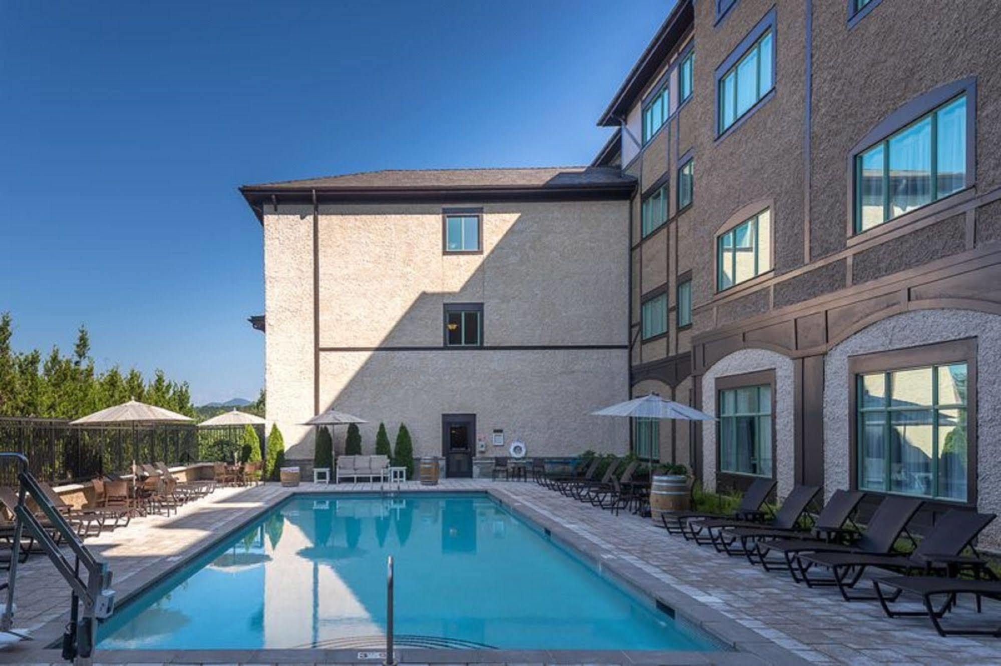 Village Hotel On Biltmore Estate アシュビル エクステリア 写真